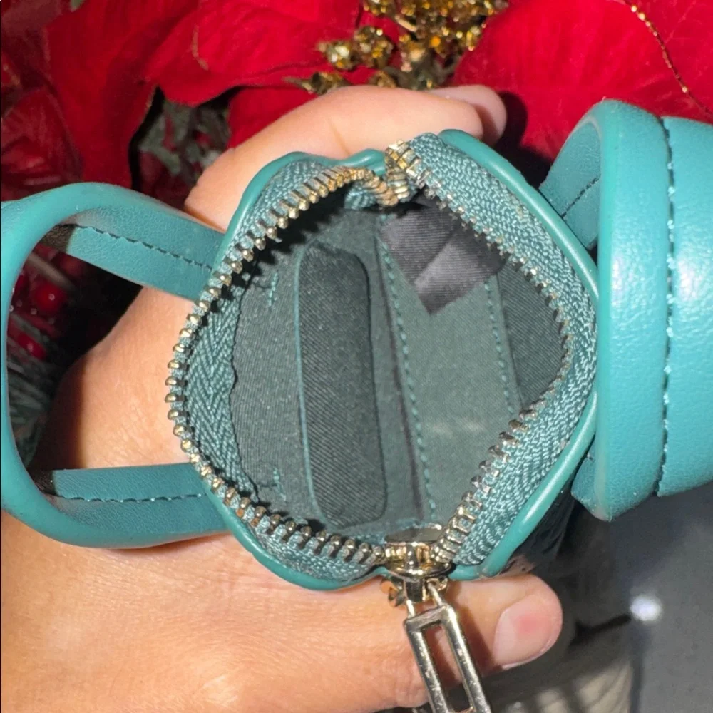 💚Guess Mini Bag Key Charm